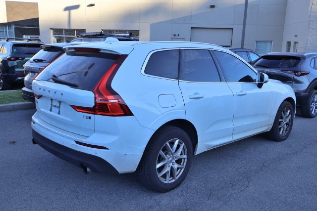 Used 2018 White Volvo T5 Momentum image 4