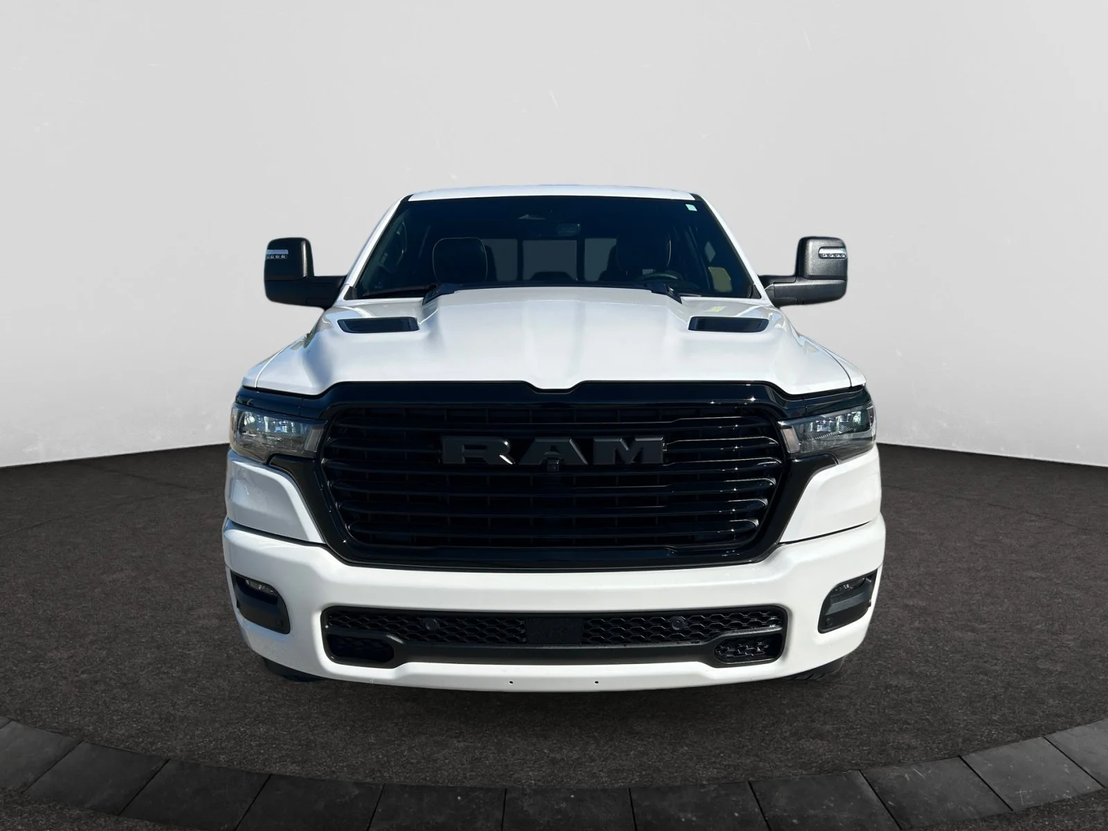Used 2025 Ivory Tri-Coat Pearl Ram Laramie image 8
