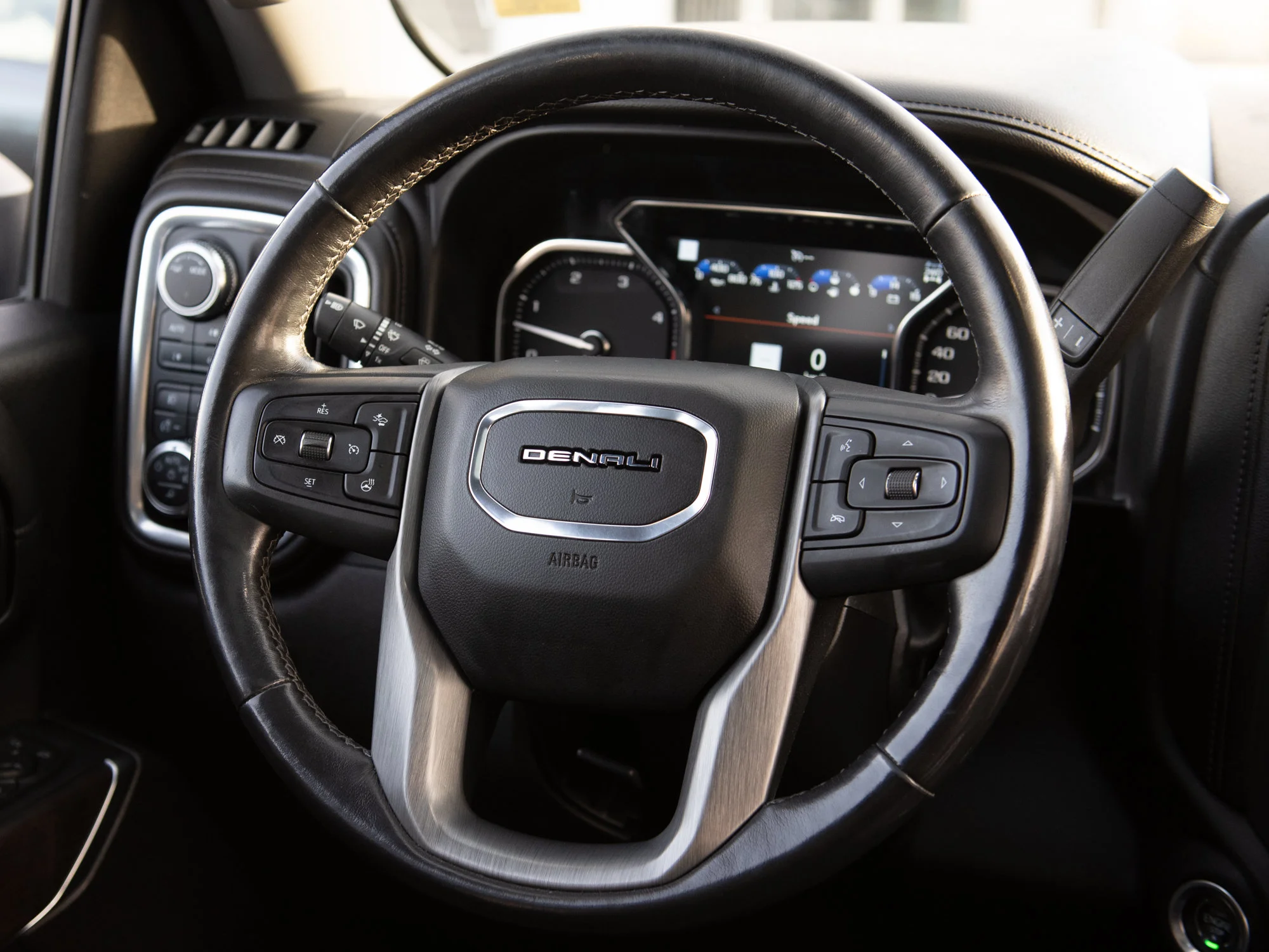 Used 2022 Black GMC Denali* Crew Cab 4x4, 3M PPF, Heated/Ventilated Seats & Wheel, Sunroof, Tonneau Cover image 5
