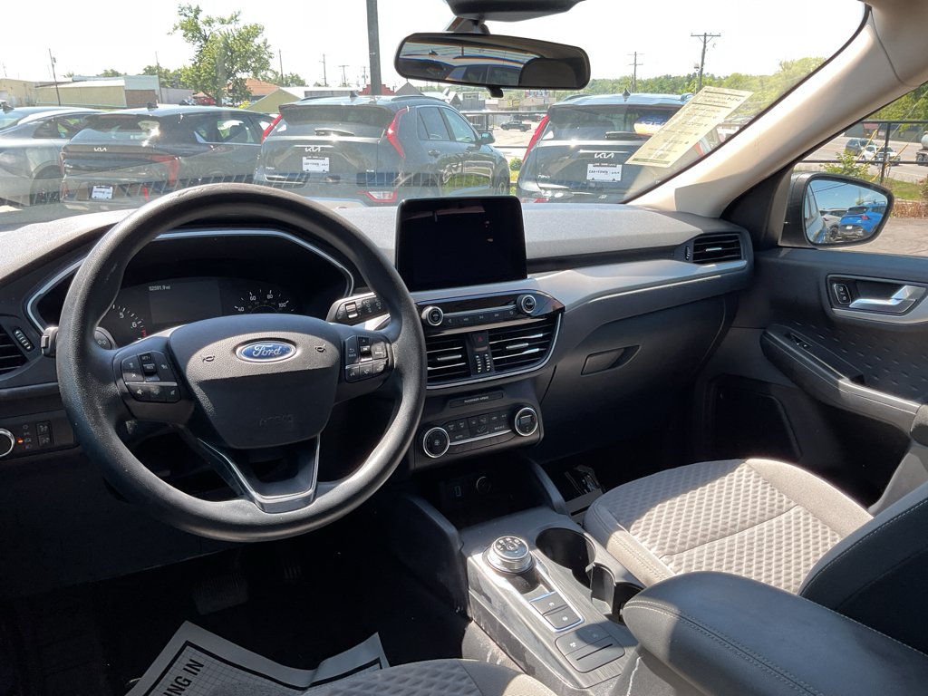 Used 2020 Magnetic Metallic Ford SE image 19