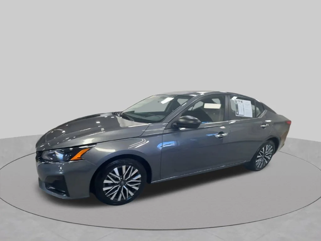 Certified Used 2025 Gun Metallic Nissan SV image 6