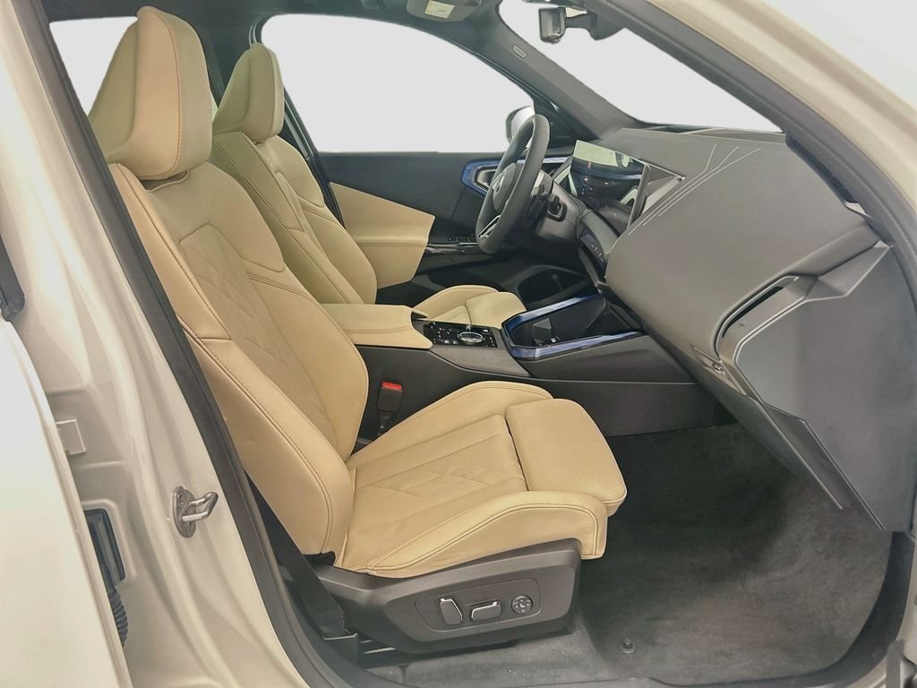 New 2026 Alpine White BMW 30 xDrive image 19