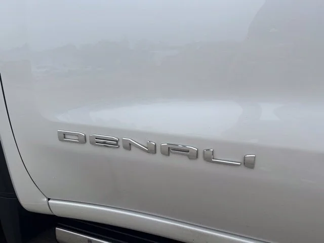 Used 2025 White GMC Denali image 10