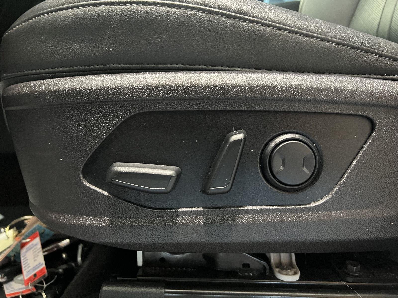 Used 2022 Glacial White Pearl Kia SX image 19
