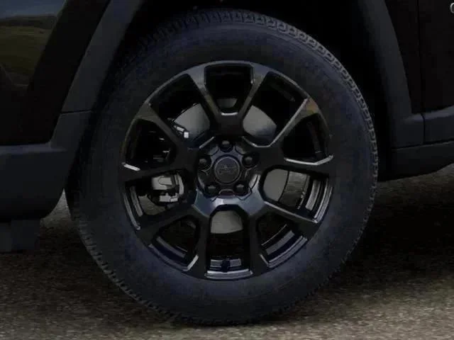 New 2026 Diamond Black Crystal Pearlcoat Jeep Latitude image 16