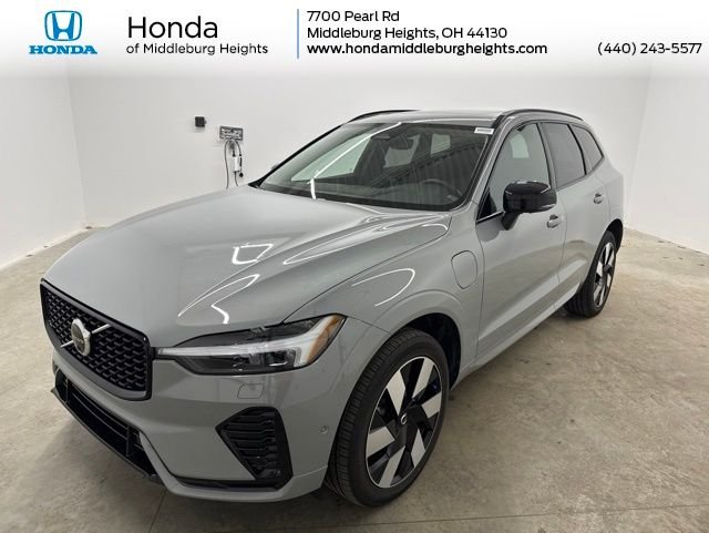 2025 Volvo XC60 T8 Plus Dark AWD's photo