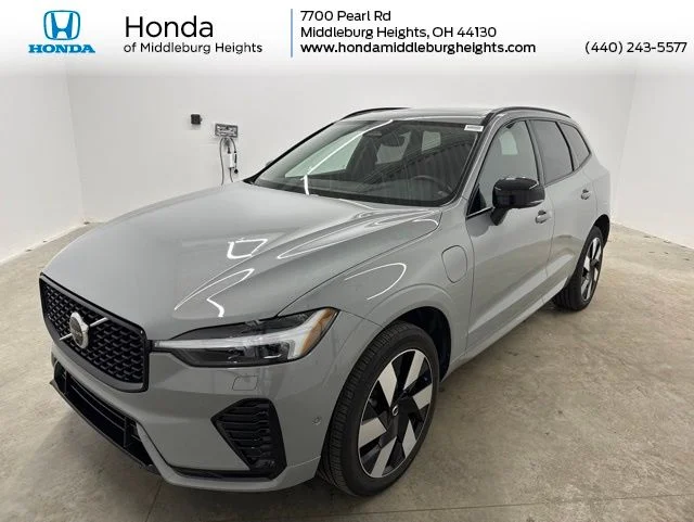 2025 Volvo XC60 T8 Plus Dark AWD's photo