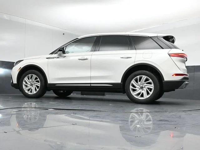 Used 2023 Pristine White Lincoln Standard image 36