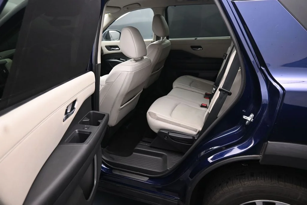 Used 2023 Blue Nissan SL image 21