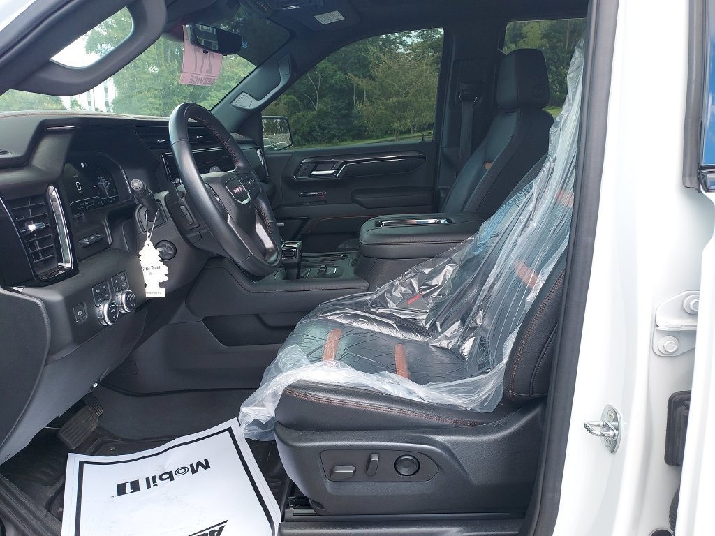 Used 2022 White GMC AT4 image 13