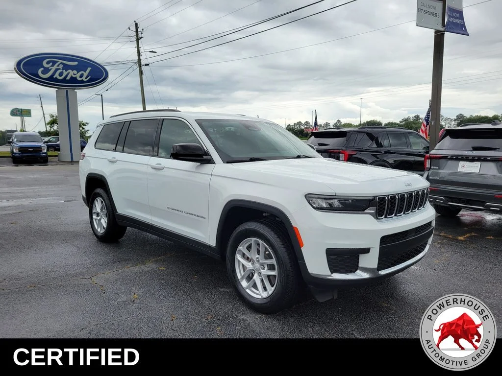 Used 2024 White Jeep Laredo image 8
