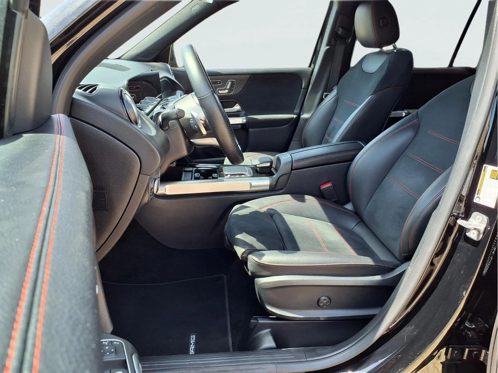Used 2023 Night Black Mercedes-Benz GLB 250 image 19