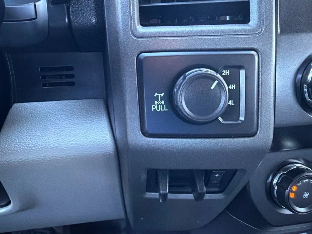 Used 2019 Oxford White Ford XL image 19