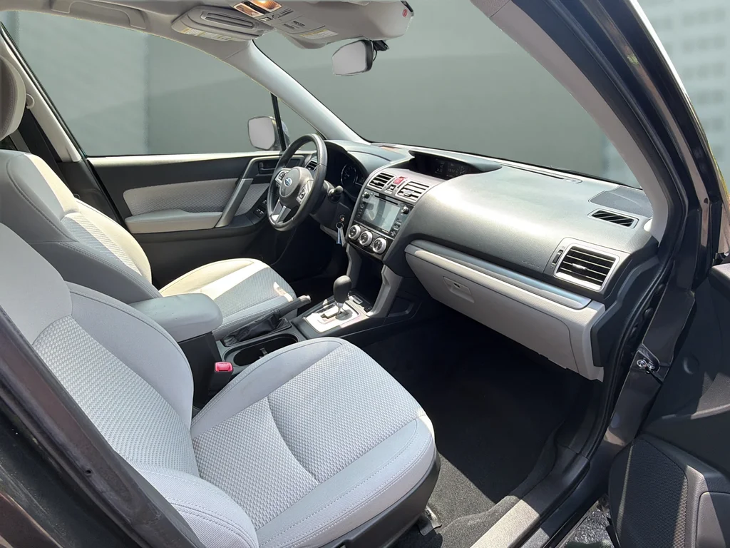 Used 2017 Dark Gray Metallic Subaru 2.5i Premium image 17