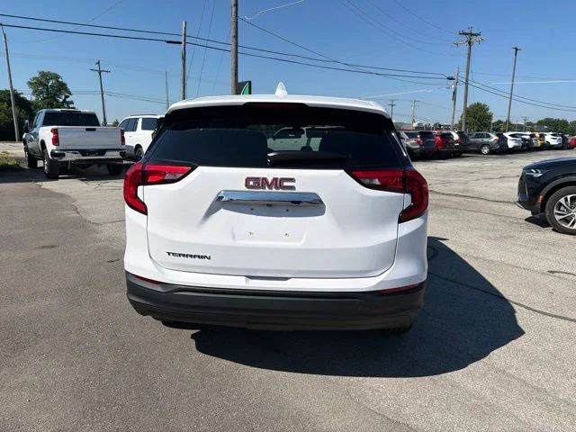 Used 2018 White GMC SLE image 7