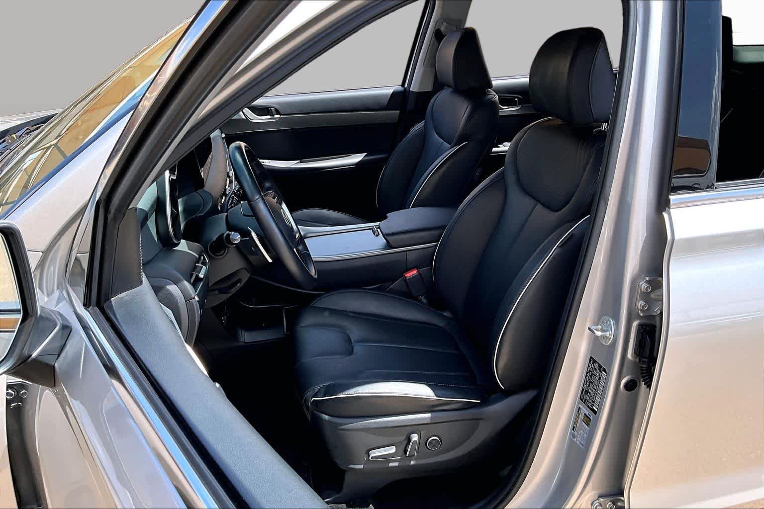 Used 2025 Typhoon Silver Hyundai SEL Premium 7P image 8