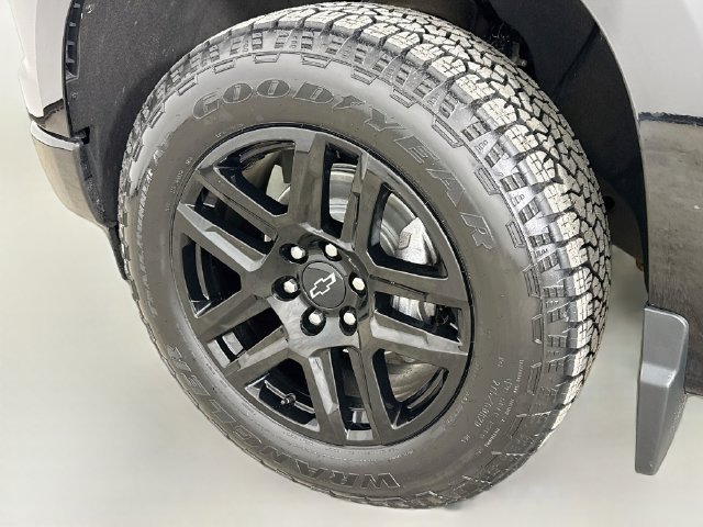 Used 2023 BLACK Chevrolet Custom image 30
