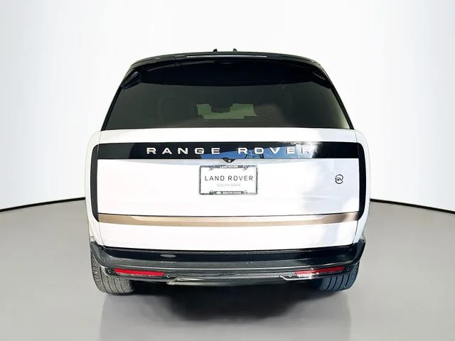 New 2026 Ostuni Pearl Wht Prem Met Land Rover SV image 6