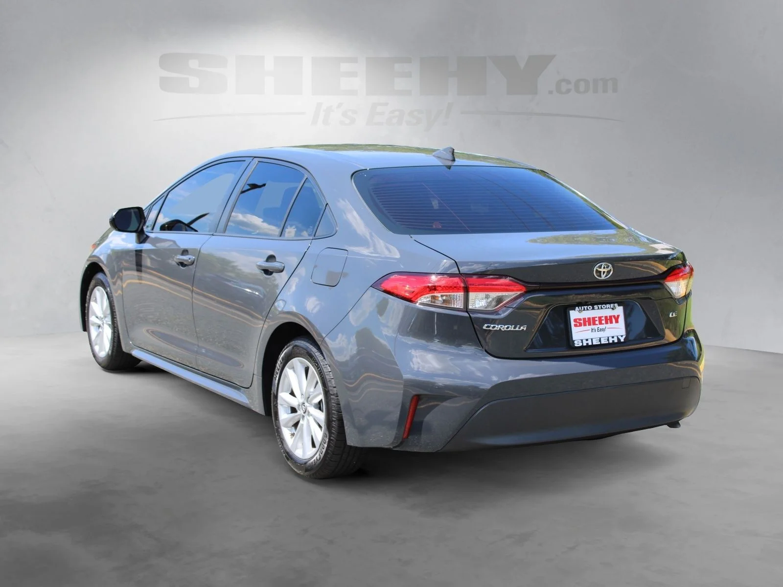 Used 2023  Toyota LE image 14