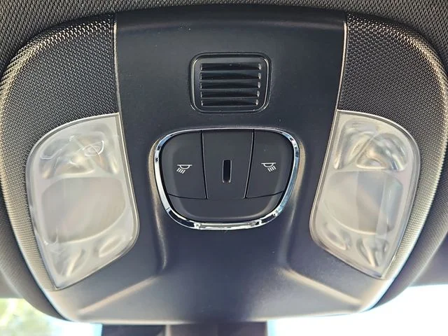 New 2026 Bright White Clear-Coat Exterior Paint Jeep Latitude image 30