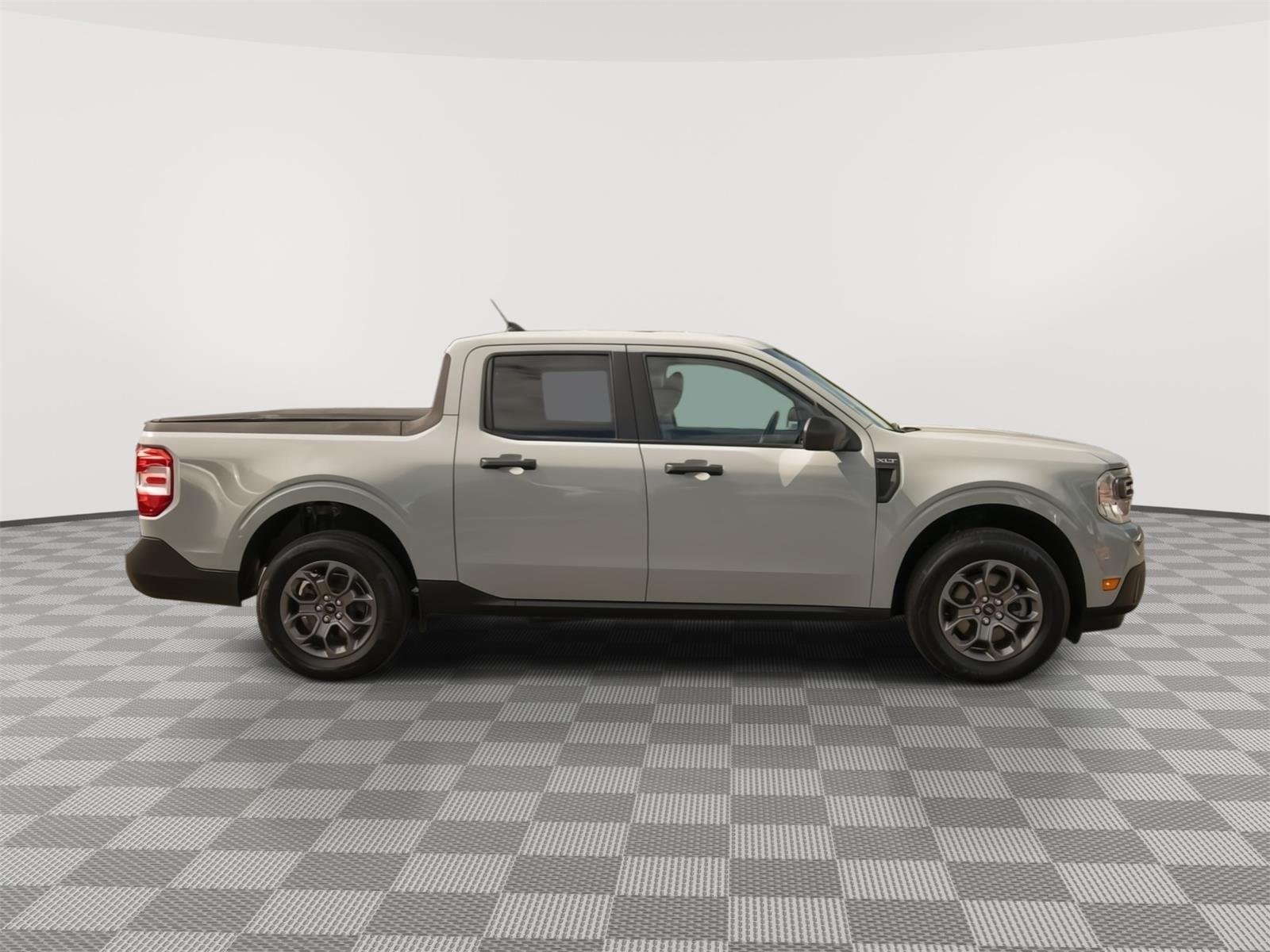 Used 2024 Atlas Blue Metallic Ford XLT image 24