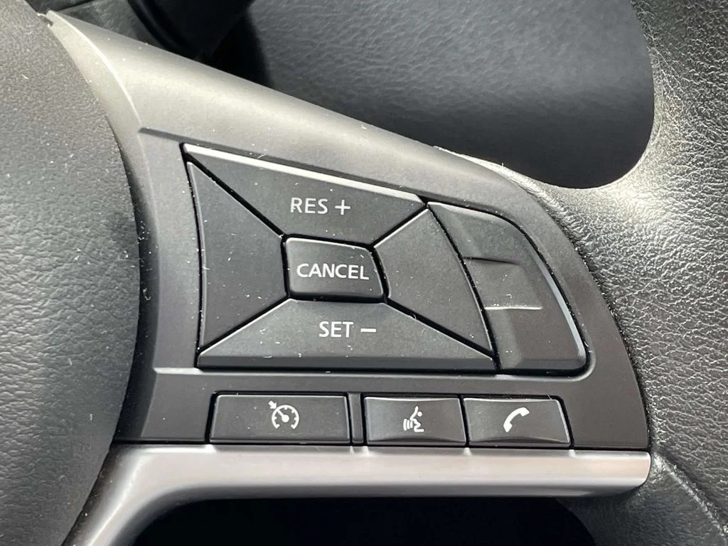 Used 2025 Silver Nissan 2.5 SV image 26