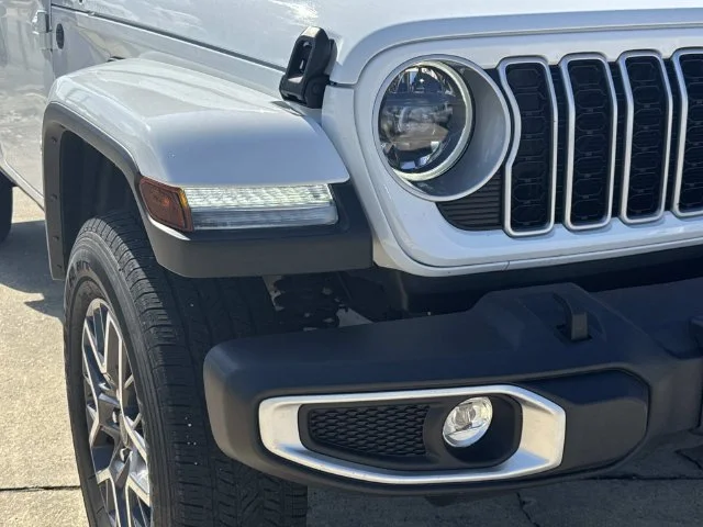 Used 2026 White Jeep Sahara image 2