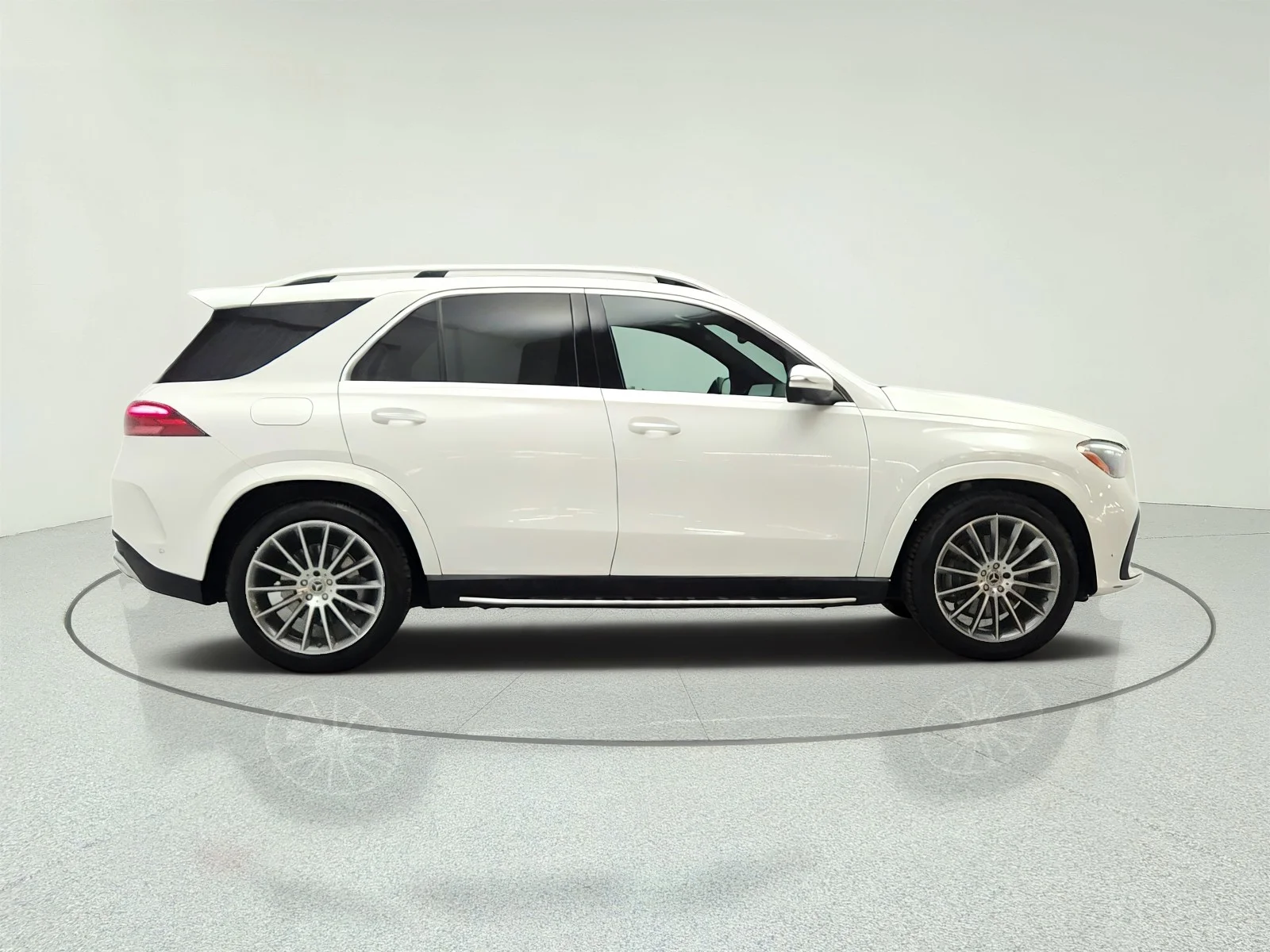 Used 2024 Polar White Mercedes-Benz GLE 450 4MATIC® SUV image 4