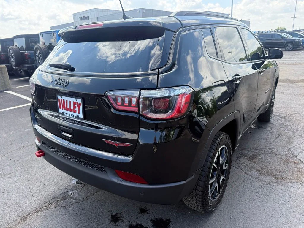 Used 2024 Black Jeep Trailhawk image 7