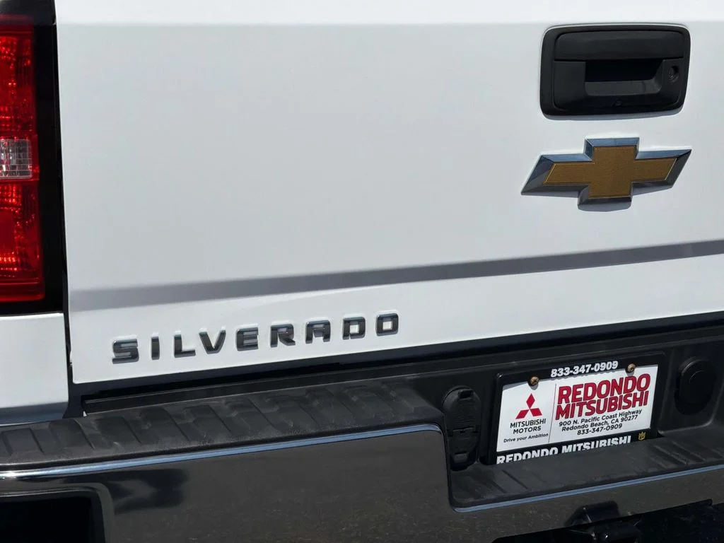 Used 2018 Summit White Chevrolet LT image 8