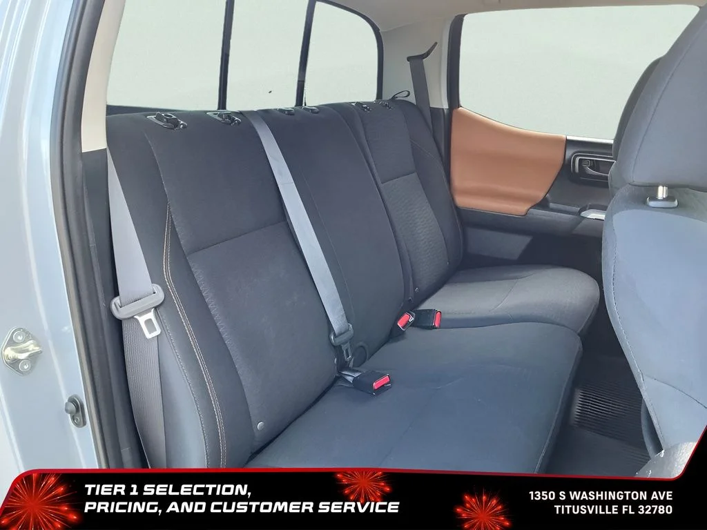 Used 2019  Toyota SR5 image 13