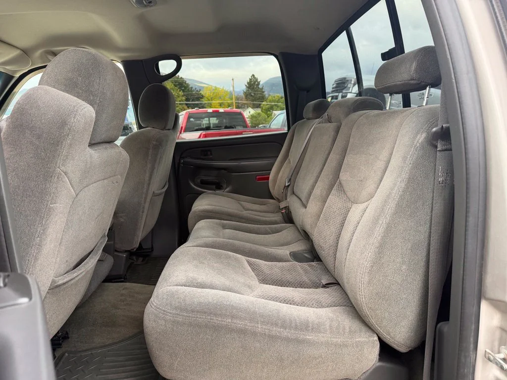 Used 2005 Silver Chevrolet LS image 19