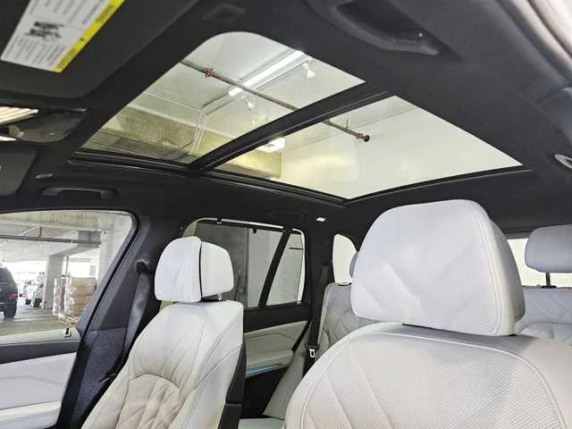 Used 2025 Alpine White BMW xDrive50e image 24
