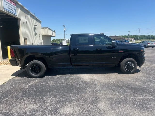 New 2026 Diamond Black Crystal Pearl-Coat Exterior Paint RAM LARAMIE image 2