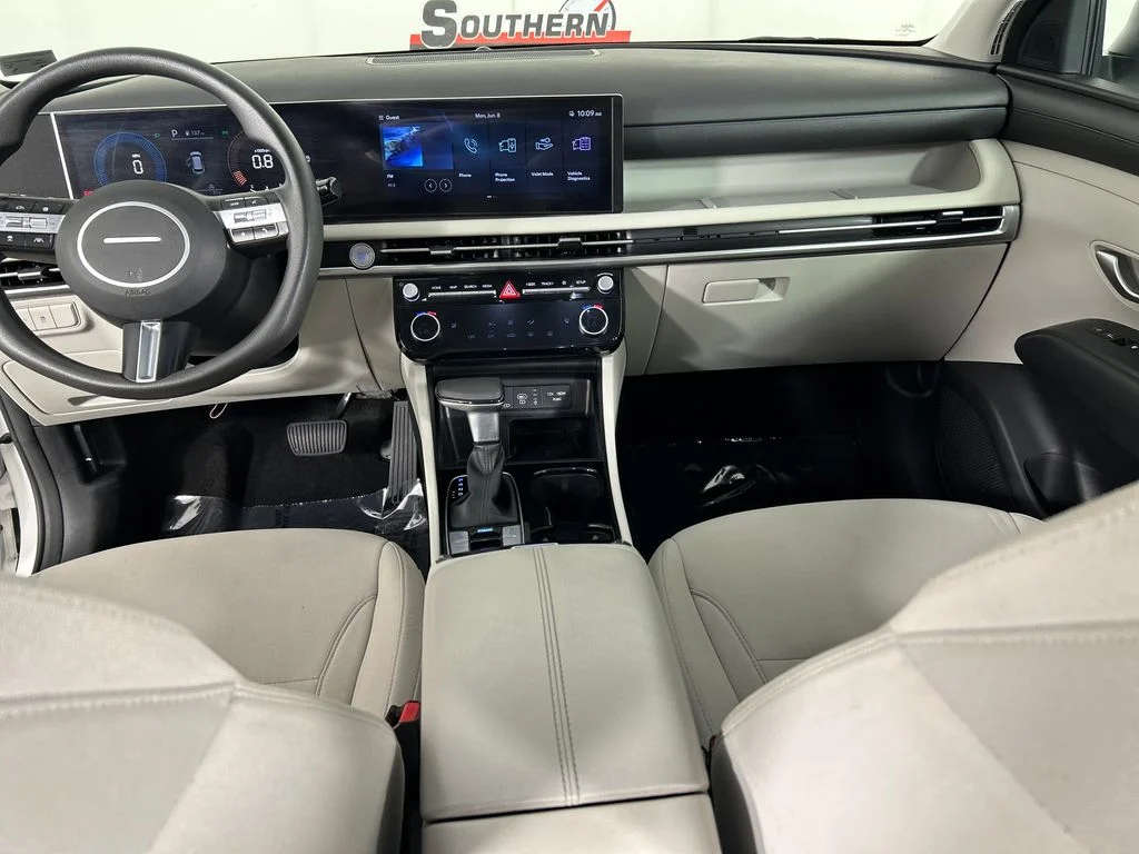 Used 2025 White Hyundai SEL image 19