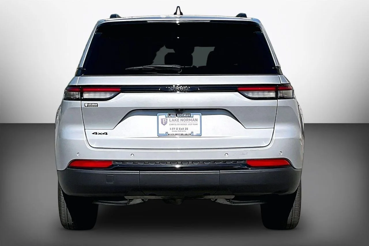 Certified Used 2025 Silver Jeep Altitude image 7