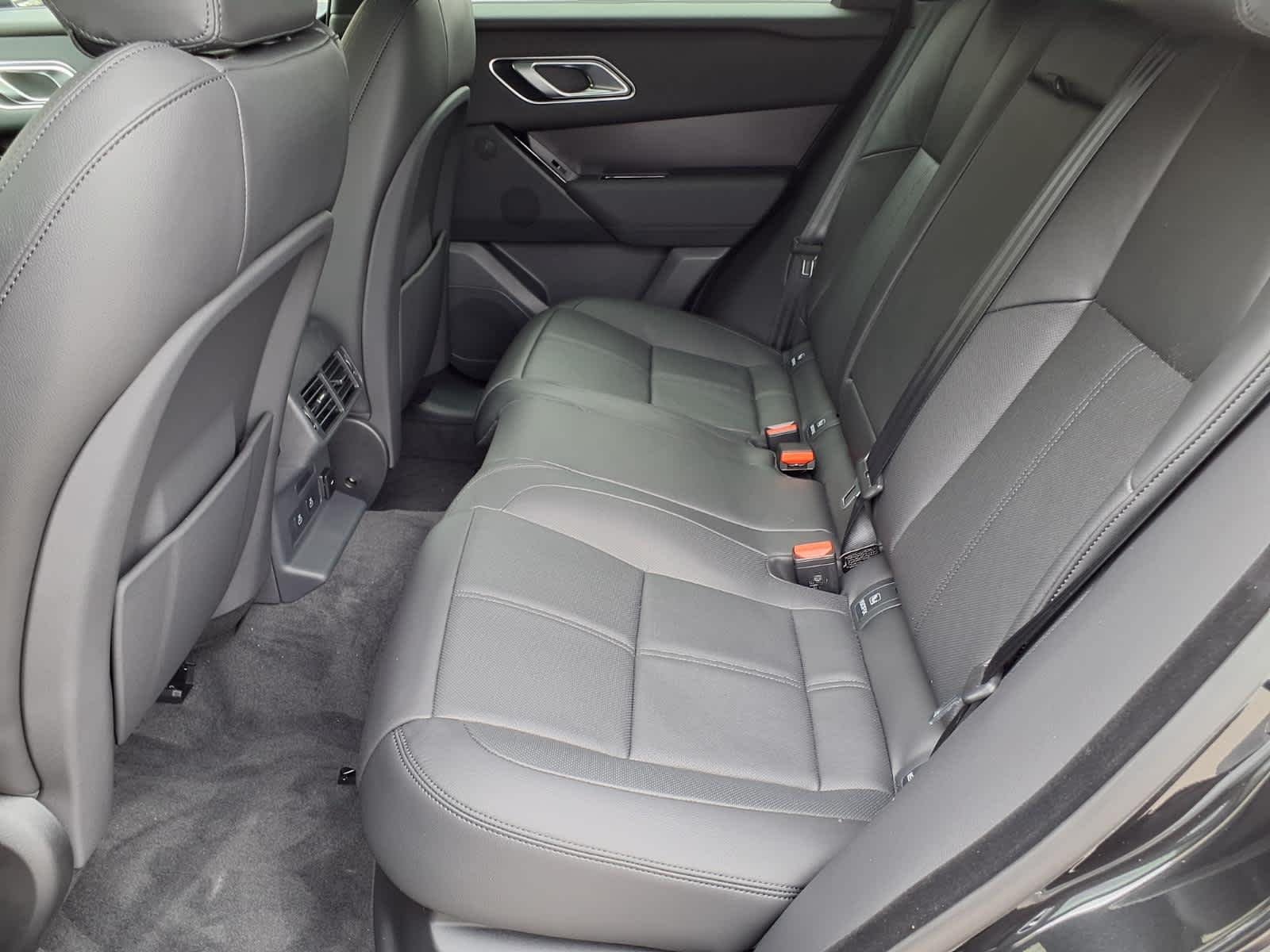 New 2026 Santorini Black Land Rover Dynamic SE image 18