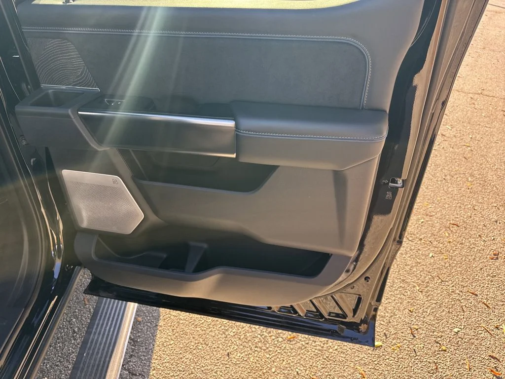 2025 Ford F-350 Super Duty Platinum - Photo 16