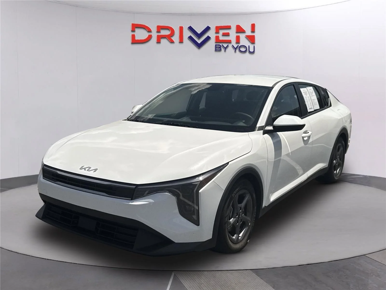Used 2025 Snow White Pearl Kia LXS image 8