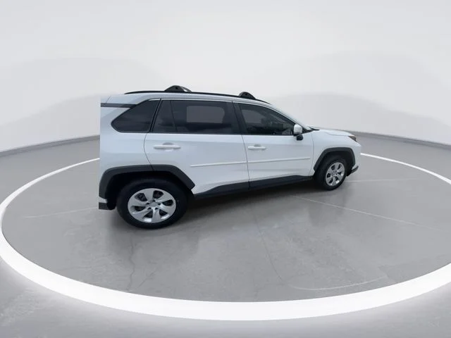 Used 2020 White Toyota LE image 9