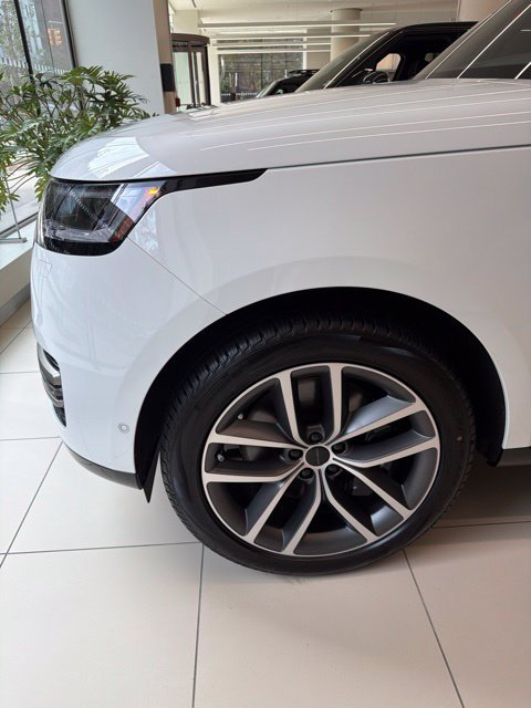 New 2026 Fuji White Land Rover SE image 2
