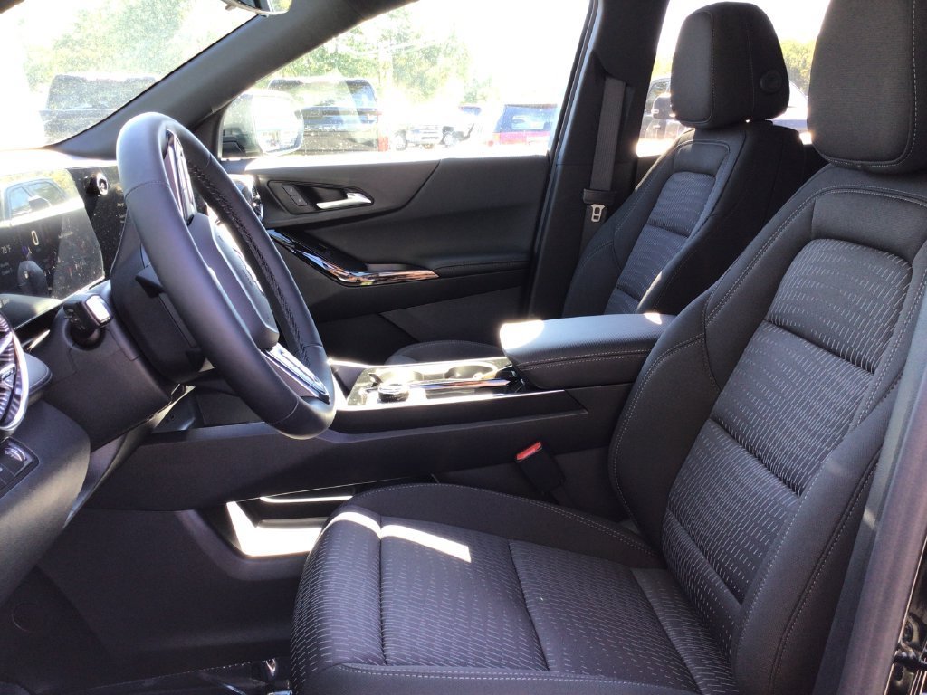 2027 Chevrolet Equinox LT - Photo 23