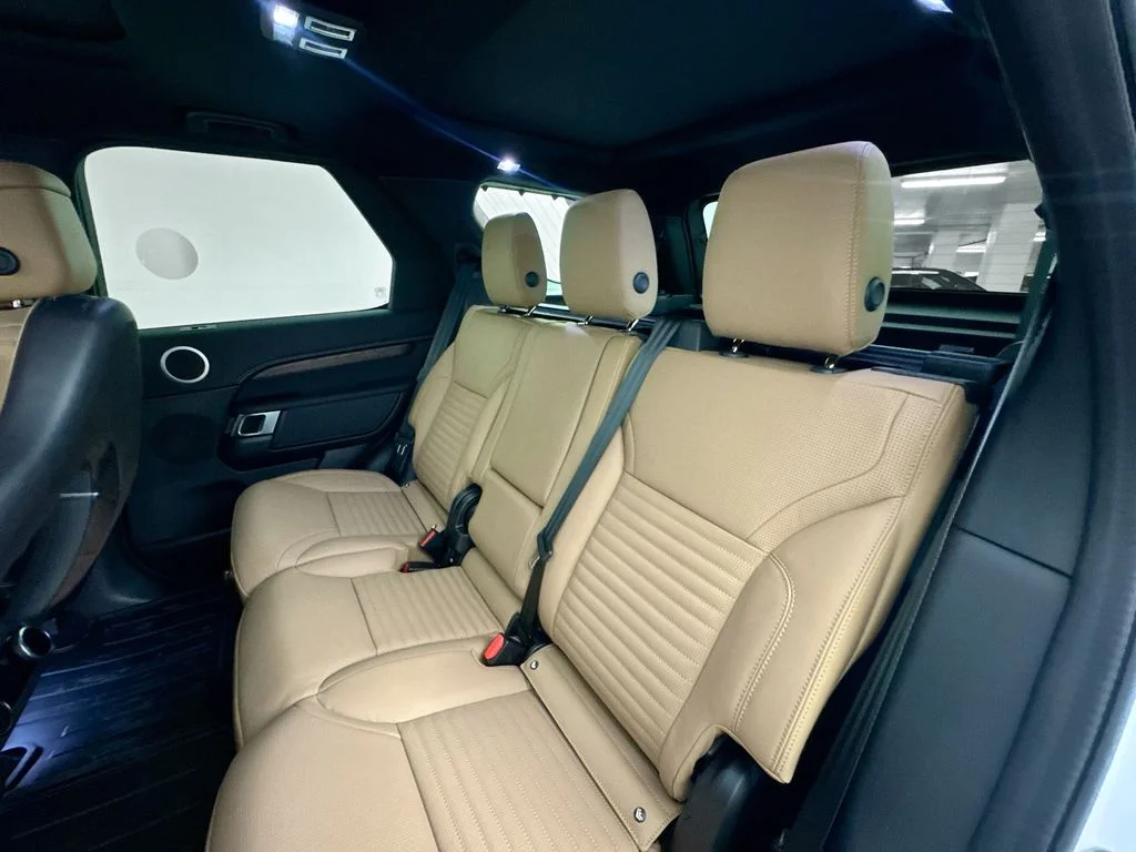 New 2026 White Land Rover Dynamic SE image 25