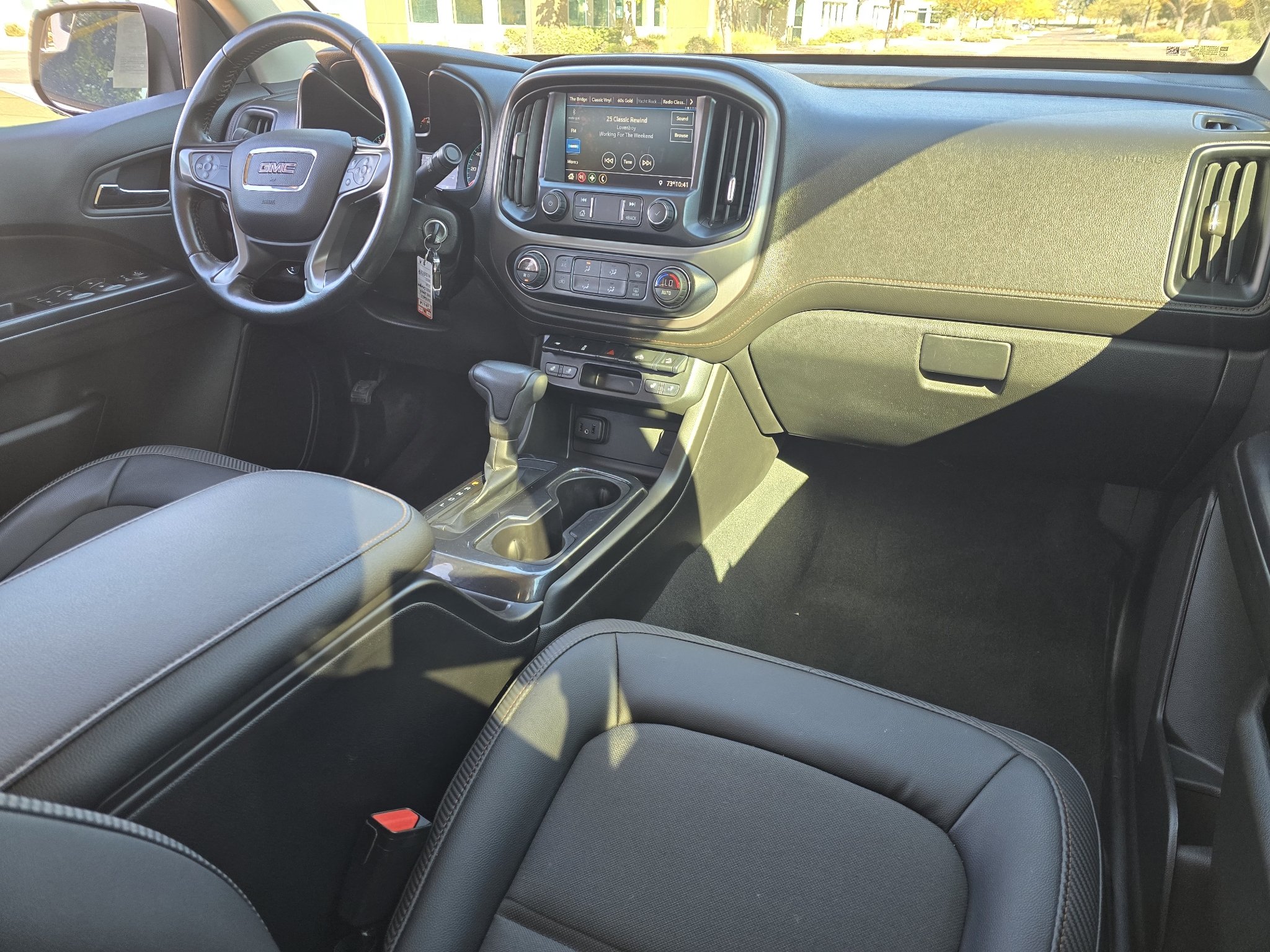 Used 2021 Summit White GMC 4WD AT4 w/Cloth image 27