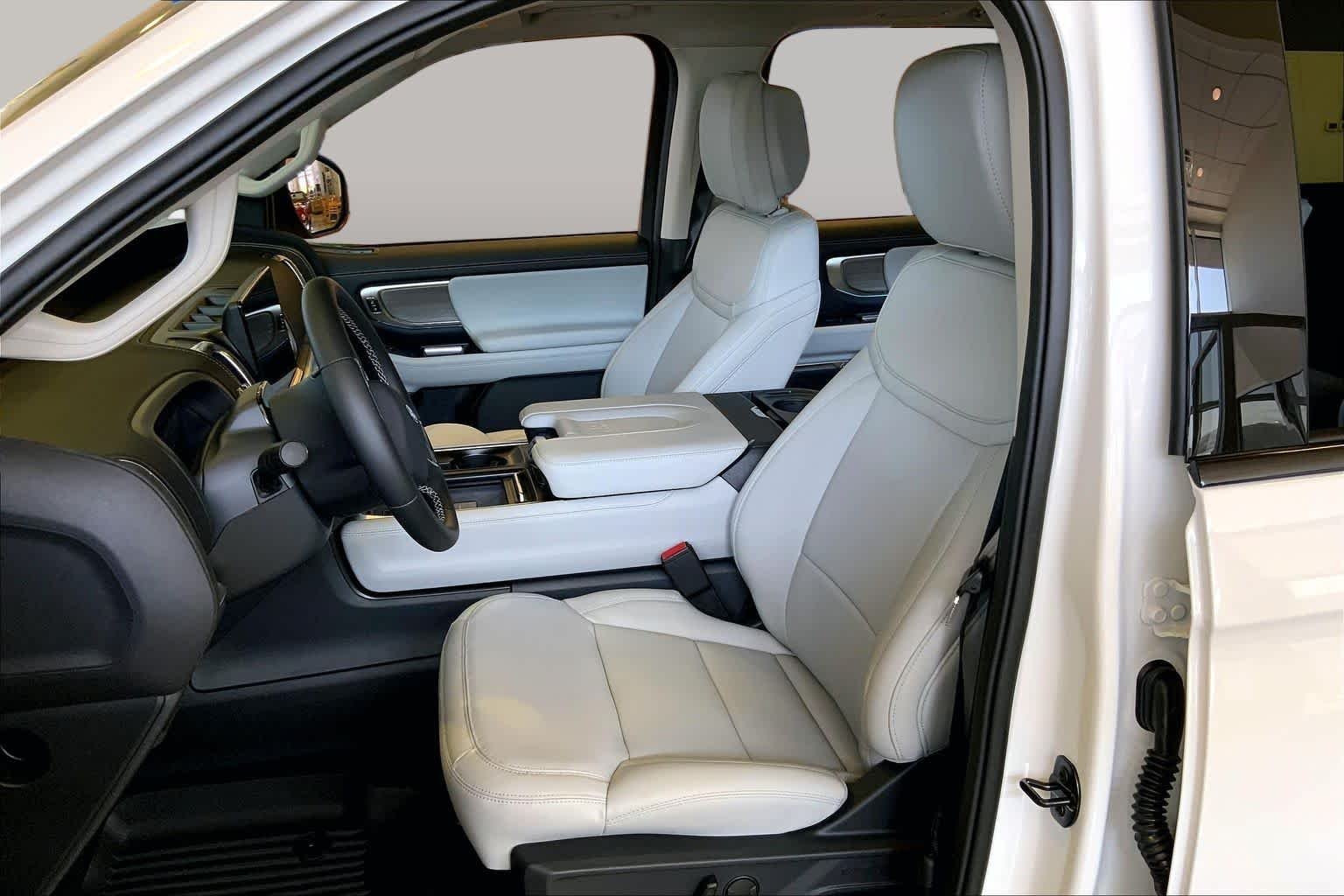 New 2027 Star White Metallic Tri-Coat Ford MAX Platinum image 6