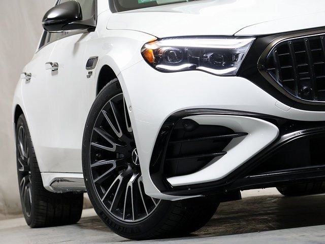 New 2026 Polar White Mercedes-Benz AMG® E 53 E 4MATIC+ Sedan image 4
