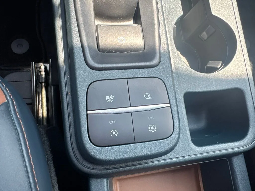 Used 2024 Silver Ford Lariat image 27
