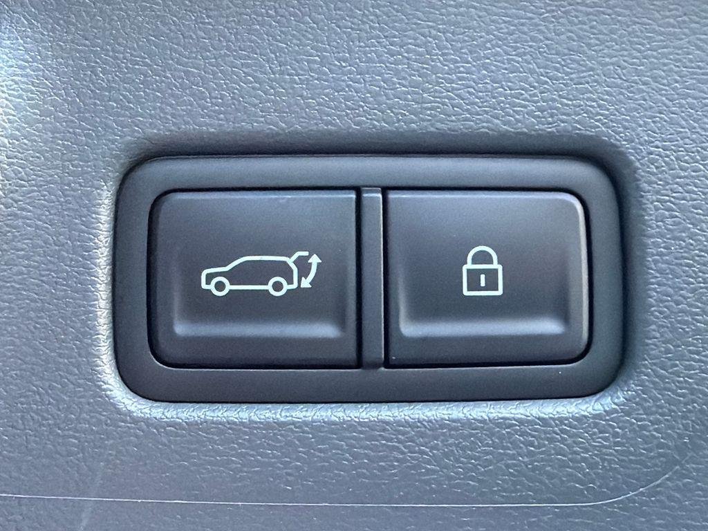 New 2027 Gray Hyundai SE FWD image 19