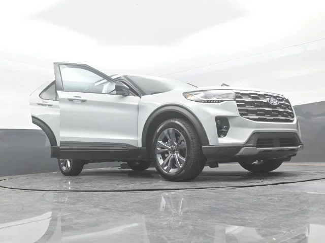New 2027 Avalanche Gray Ford Active image 32