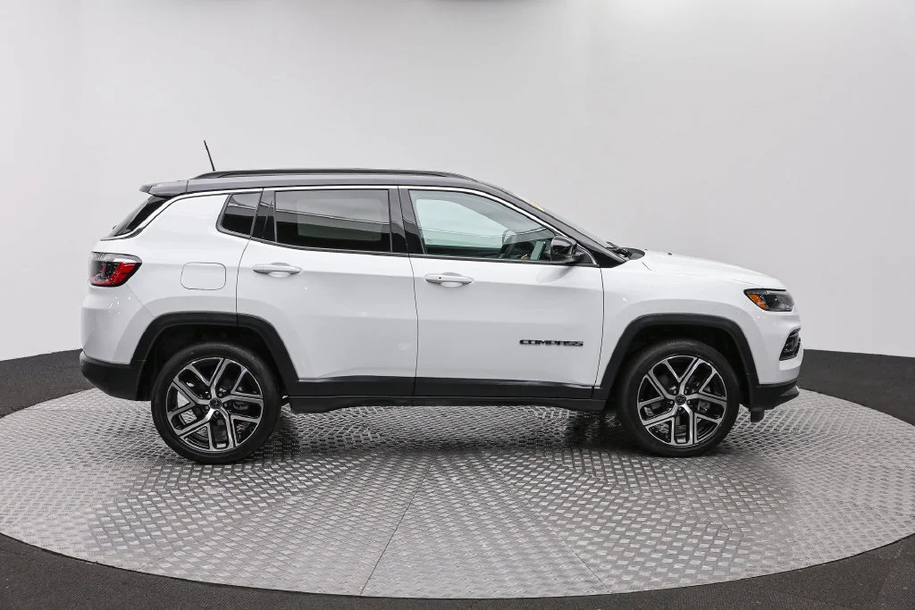 Certified Used 2025 White Jeep Limited image 4